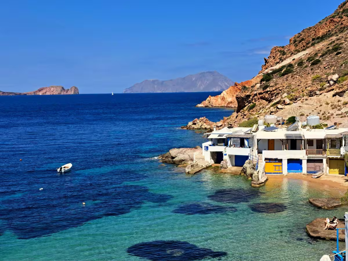 Μήλος-ενοικιαζόμενα-Airbnb-Milos-Salty-Breeze-Beach-House