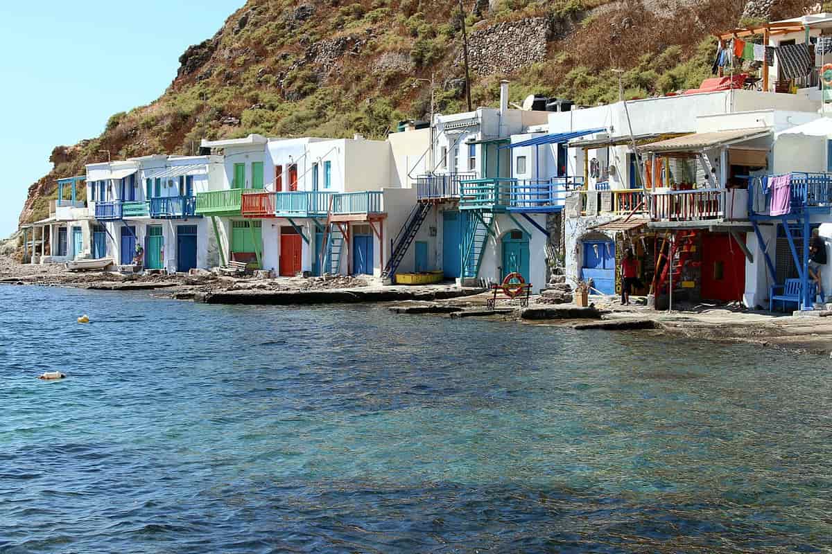Studios in Milos: converted boathouses with coloured doors, balconies and outside stairs at the water in Klima