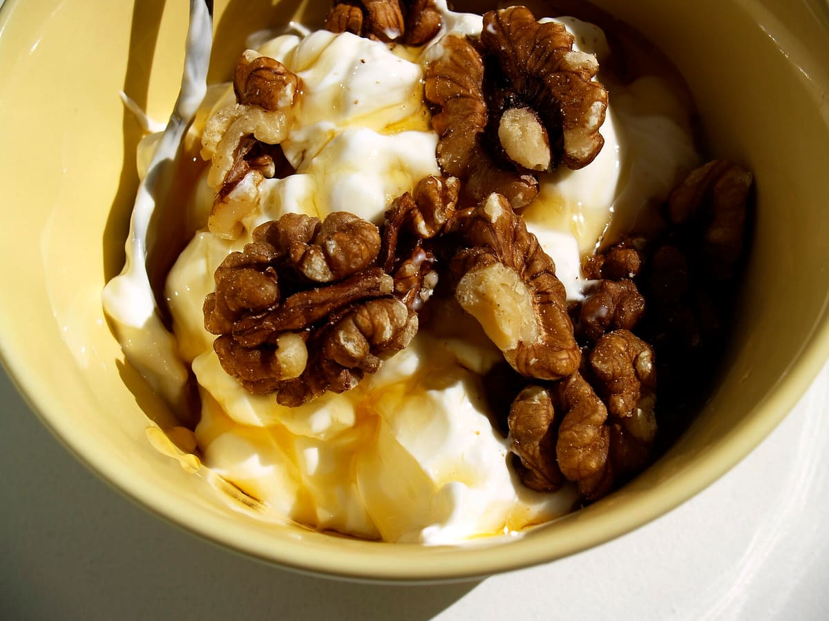 Sweets in Pollonia: a bowl of thick Greek yoghurt topped with honey and walnuts, a simple sweet breakfast
