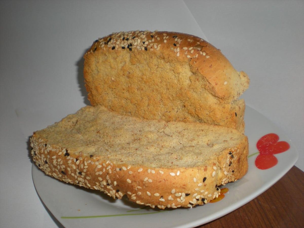 Sweets in Triovasalos: a loaf of paximadi with sesame seeds, the Greek twice-baked rusk, cut on a plate